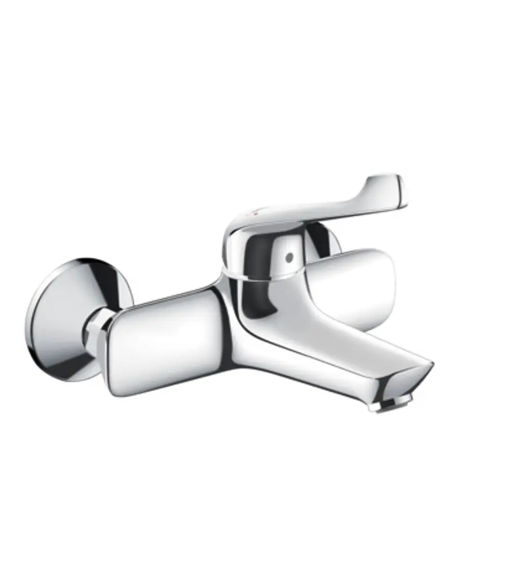 Chromfarbener Einhebel-Waschtischmischer von Hansgrohe mit einem Comfortgriff. Die Armatur ist für die Wandmontage ausgelegt.